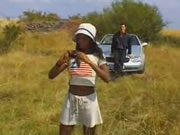 아프리카 야외에서 흥미진진한 섹스